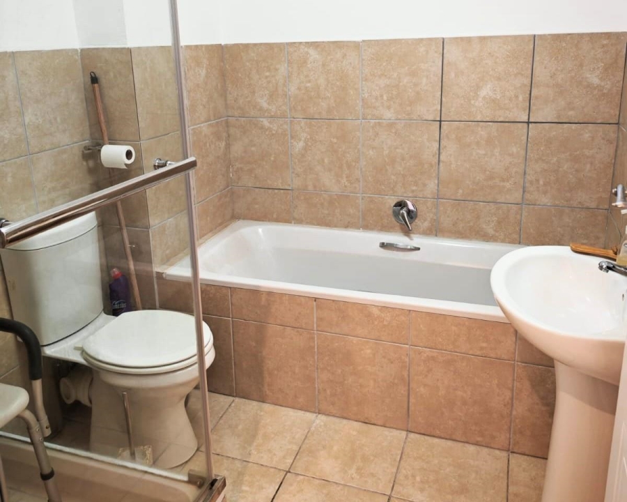 2 Bedroom Property for Sale in De Kelders Western Cape